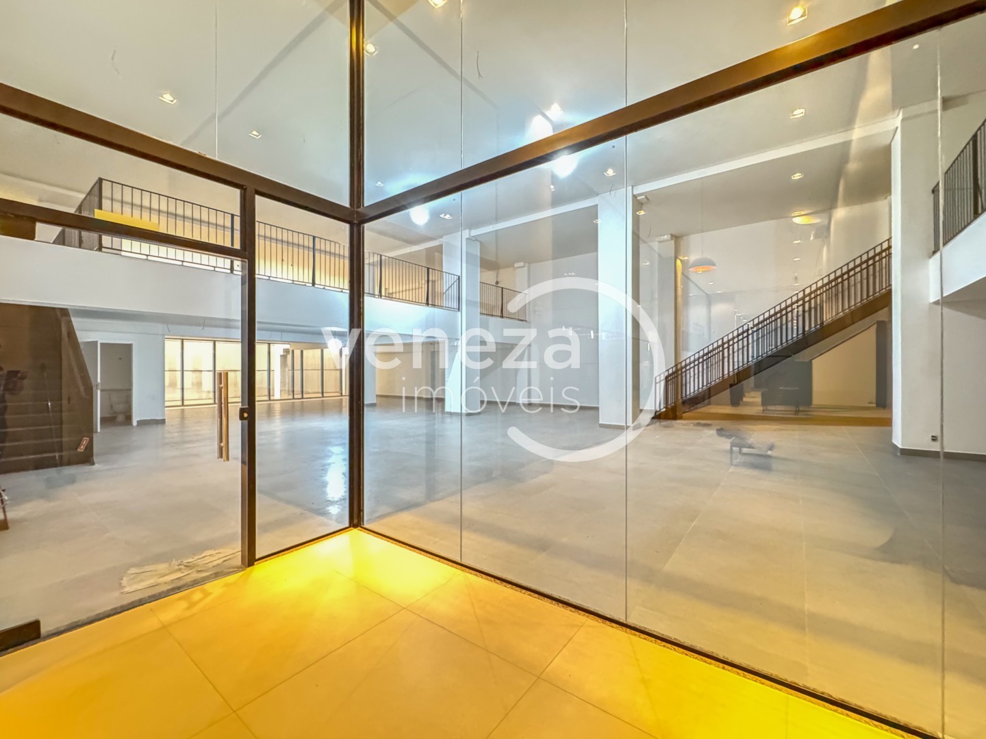 Salão-loja para locacao no Gleba Palhano em Londrina com 350m² por R$ 13.300 - Foto 2