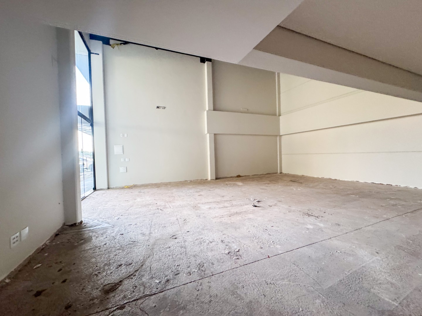 Salão-loja para locação no bairro Centro de Londrina - Foto 17