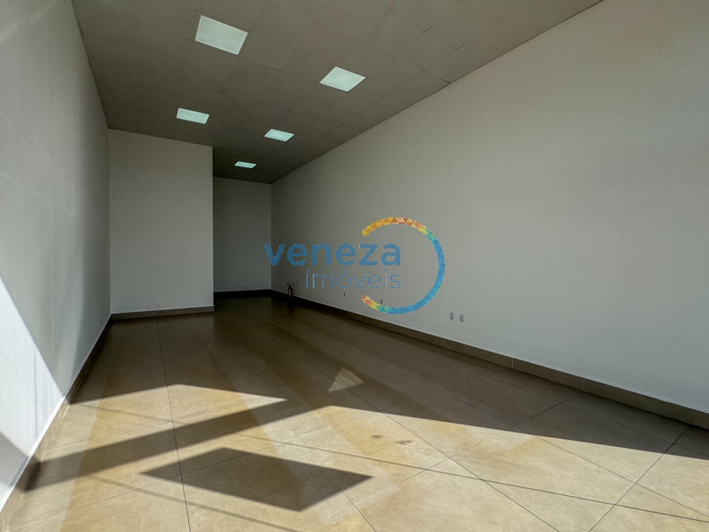 Barracão salão loja para locacao no Industrias Leves em Londrina com 57,25m² por R$ 2.600,00