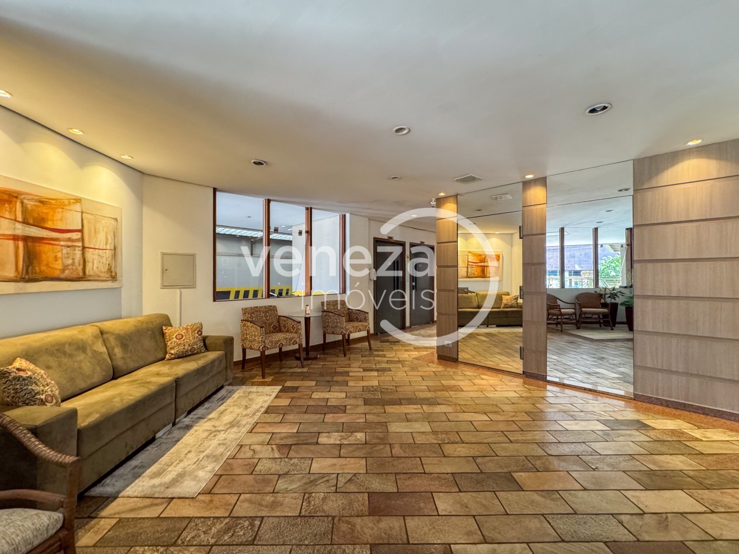 Apartamento para venda no Centro em Londrina com 105,55m² por R$ 280.000  - Foto 2