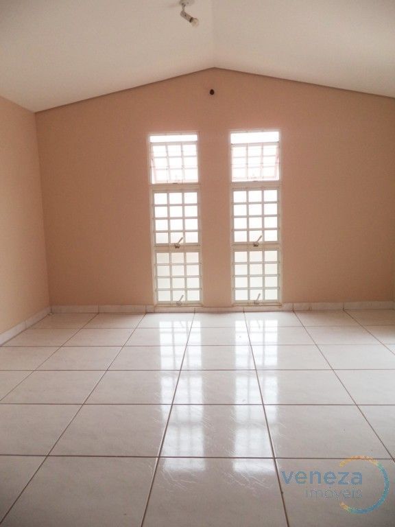 Casa Residencial para venda no bairro Coliseu de Londrina - Foto 11