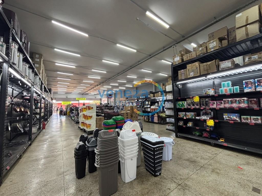 Barracão para locação no bairro Centro de Londrina com 656.25m<sup>2</sup> útil