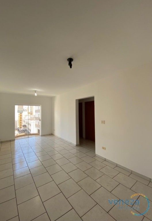 Apartamento para venda no Centro em Londrina com 105m² por R$ 272.000  - Foto 2