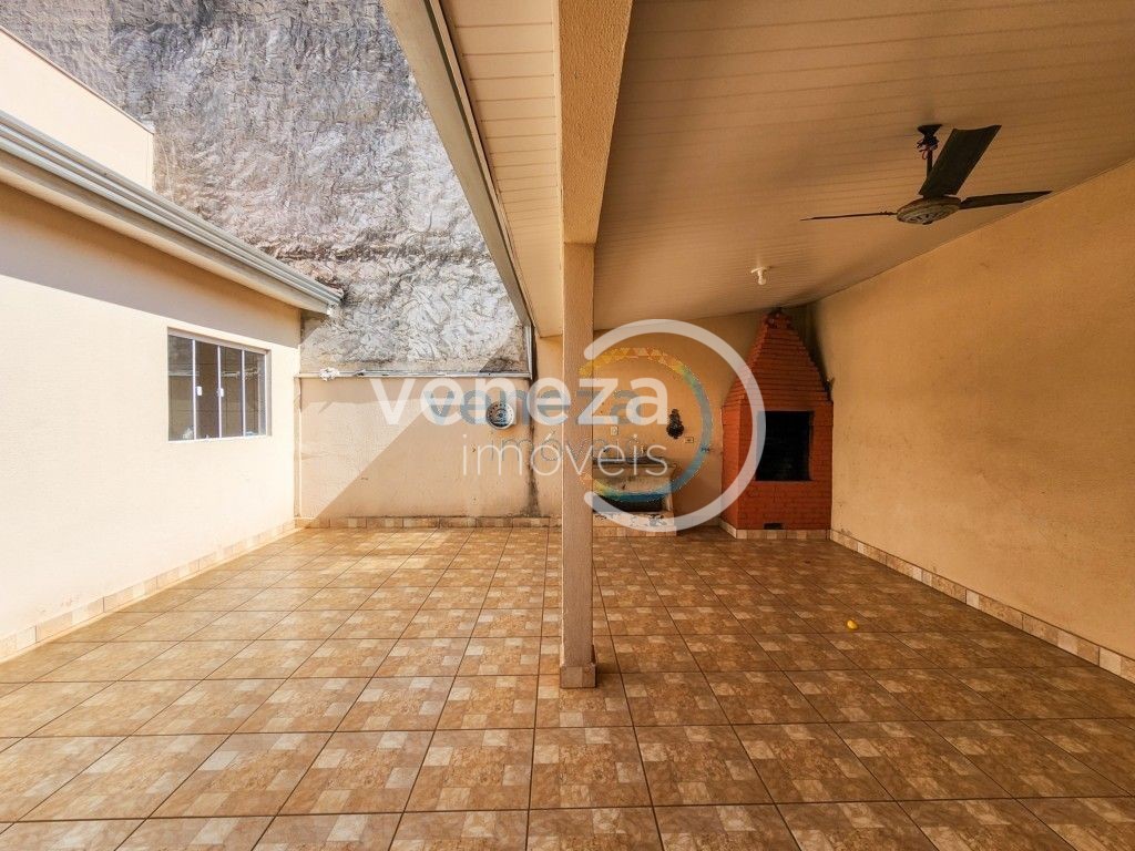 Casa Residencial para venda no bairro Aquilles Sthengel de Londrina - Foto 8