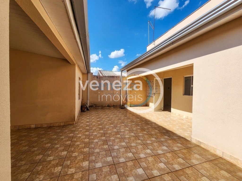 Casa Residencial para venda no bairro Aquilles Sthengel de Londrina - Foto 9
