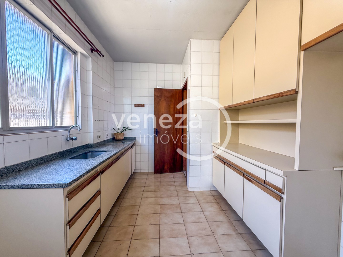 Apartamento para locação no bairro Vila Larsen 1 de Londrina - Foto 11