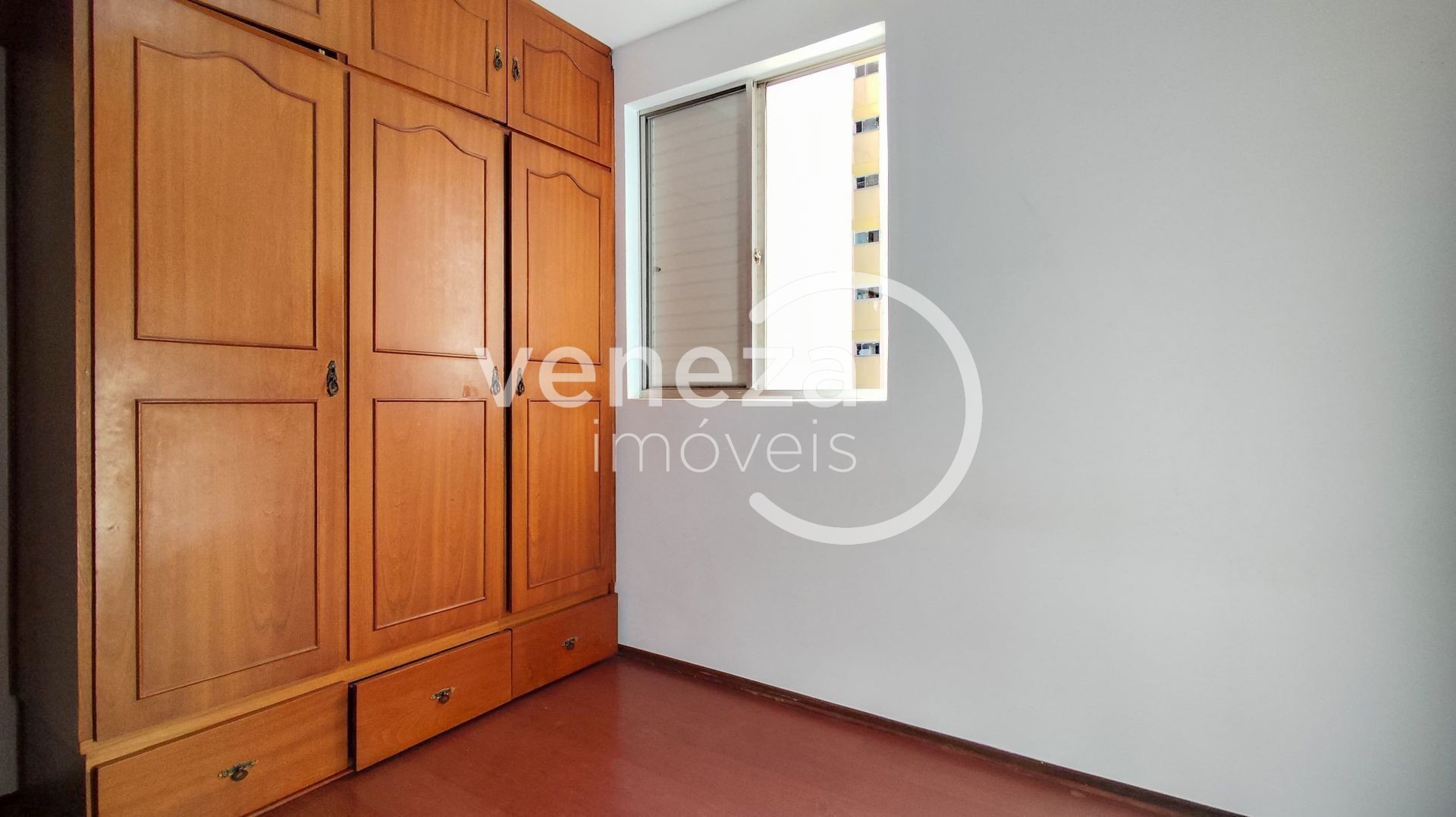 Apartamento para venda no Centro em Londrina com 111,37m² por R$ 290.000