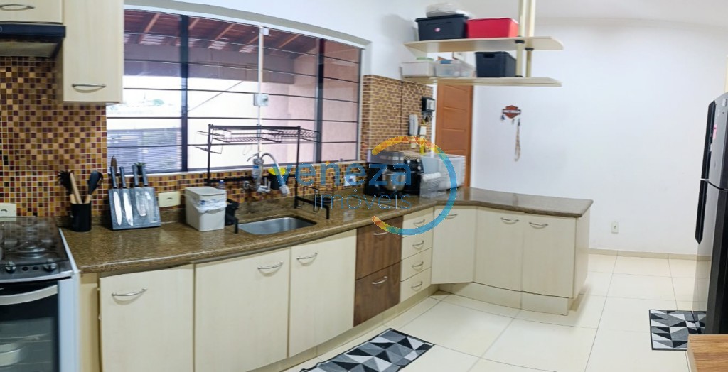 Casa Residencial para venda no bairro Casoni de Londrina - Foto 6