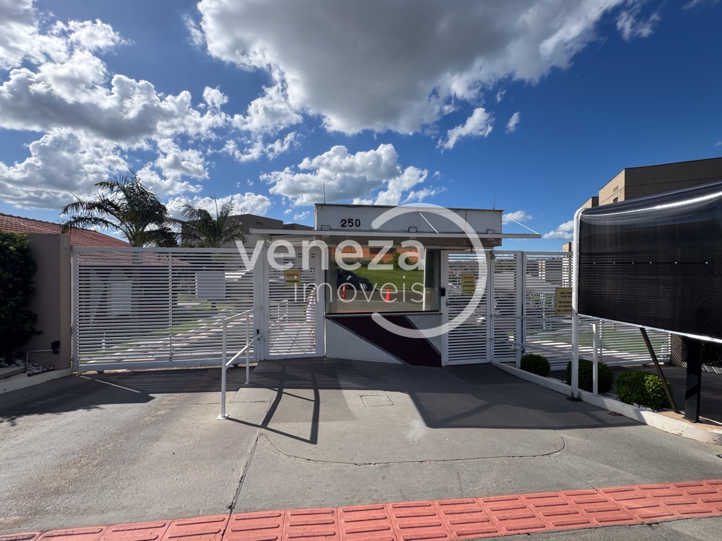 Apartamento para venda no Marajoara em Londrina com 76m² por R$ 160.000