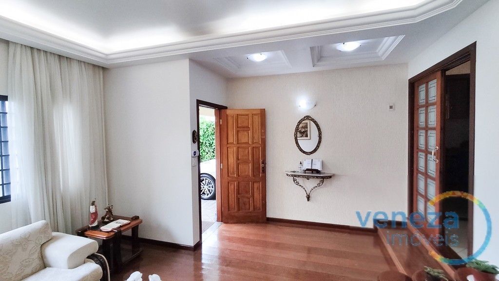 Casa Residencial à venda no bairro Nova Londres de Londrina com 298.35m<sup>2</sup> útil, 4 quartos, 2 vagas de garagem