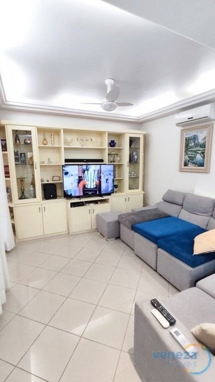 Casa Residencial à venda no bairro Nova Londres de Londrina com 298.35m<sup>2</sup> útil, 4 quartos, 2 vagas de garagem