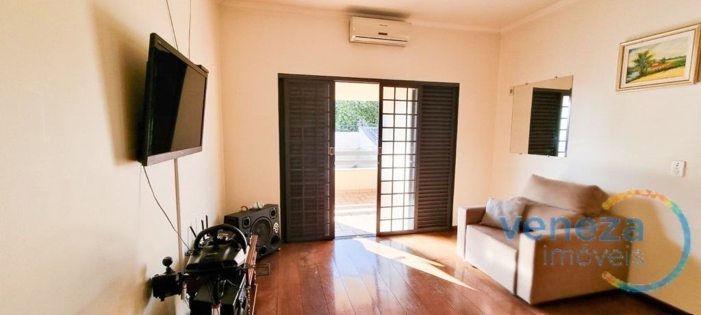 Casa Residencial à venda no bairro Nova Londres de Londrina com 298.35m<sup>2</sup> útil, 4 quartos, 2 vagas de garagem