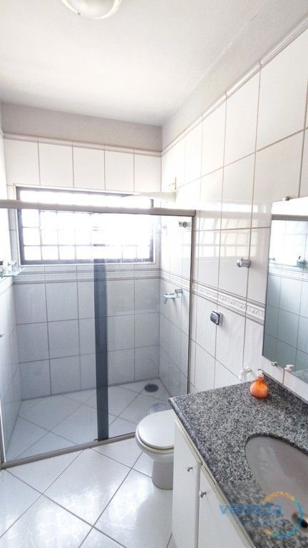 Casa Residencial à venda no bairro Nova Londres de Londrina com 298.35m<sup>2</sup> útil, 4 quartos, 2 vagas de garagem