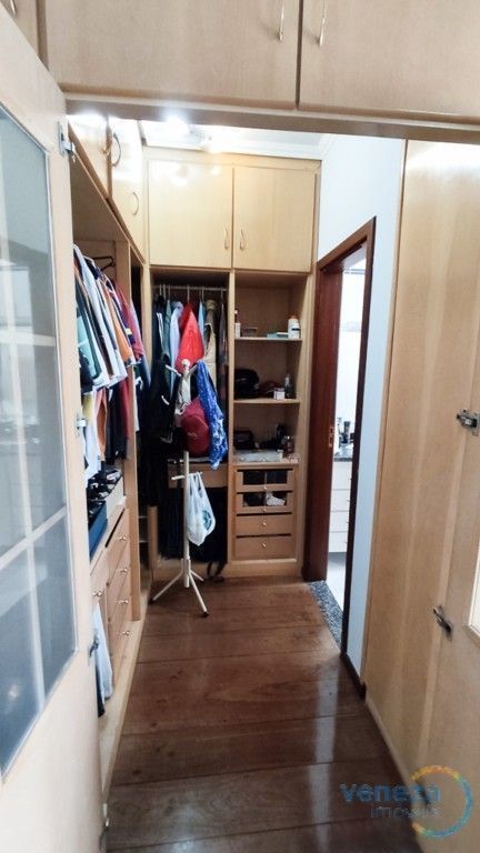 Casa Residencial à venda no bairro Nova Londres de Londrina com 298.35m<sup>2</sup> útil, 4 quartos, 2 vagas de garagem