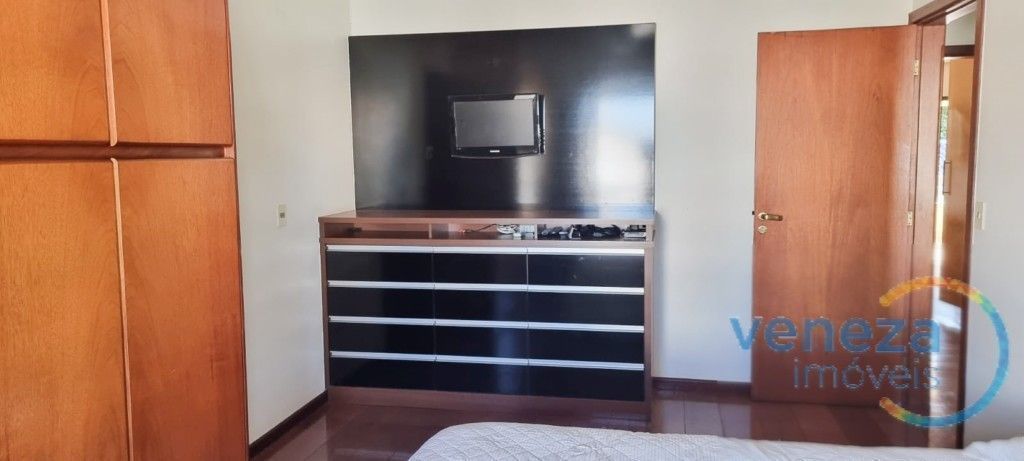 Casa Residencial à venda no bairro Nova Londres de Londrina com 298.35m<sup>2</sup> útil, 4 quartos, 2 vagas de garagem