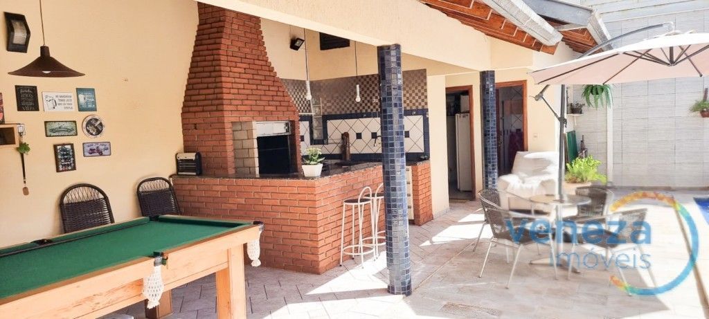 Casa Residencial à venda no bairro Nova Londres de Londrina com 298.35m<sup>2</sup> útil, 4 quartos, 2 vagas de garagem