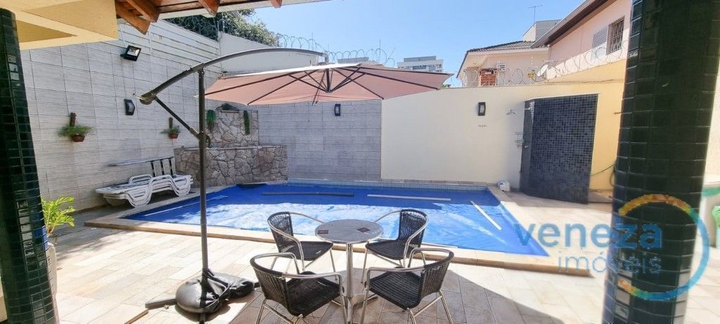 Casa Residencial à venda no bairro Nova Londres de Londrina com 298.35m<sup>2</sup> útil, 4 quartos, 2 vagas de garagem