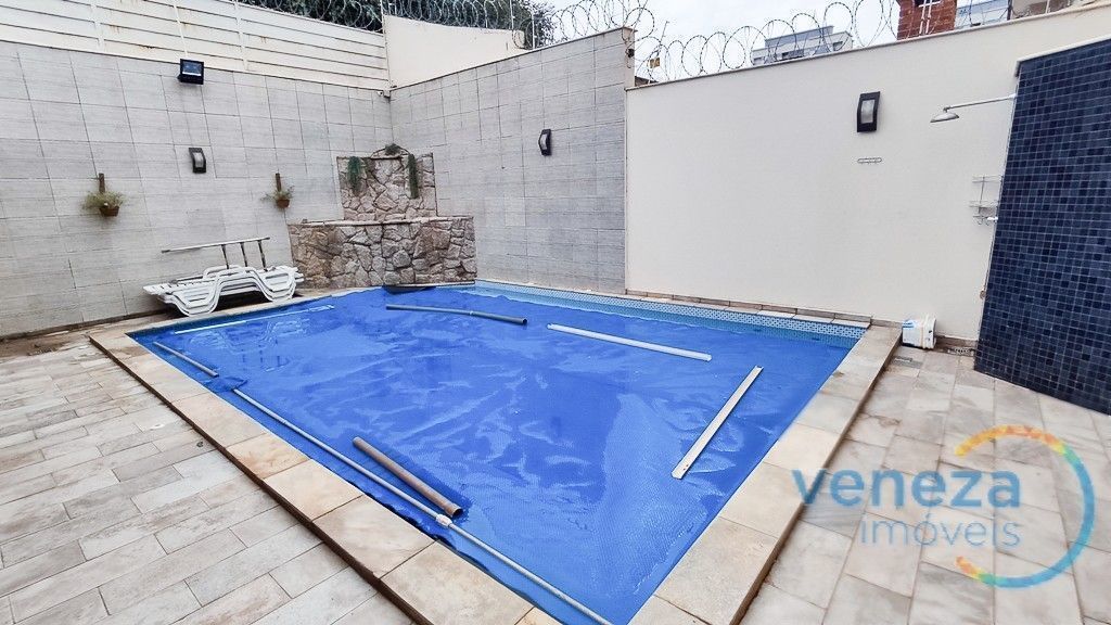 Casa Residencial à venda no bairro Nova Londres de Londrina com 298.35m<sup>2</sup> útil, 4 quartos, 2 vagas de garagem