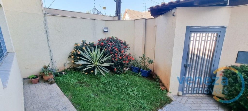 Casa Residencial à venda no bairro Nova Londres de Londrina com 298.35m<sup>2</sup> útil, 4 quartos, 2 vagas de garagem