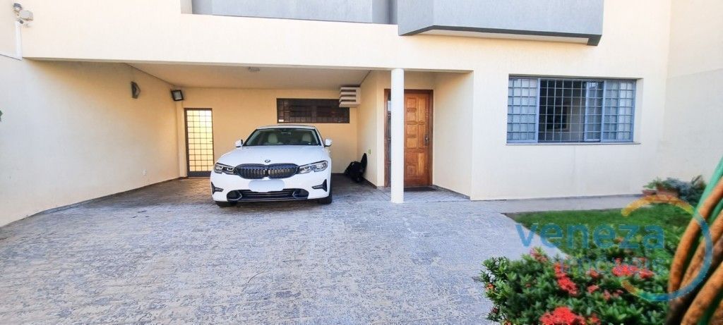 Casa Residencial à venda no bairro Nova Londres de Londrina com 298.35m<sup>2</sup> útil, 4 quartos, 2 vagas de garagem