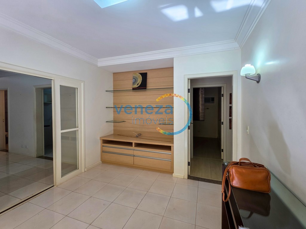 Casa Residencial para locação no bairro Jamaica de Londrina com 205m<sup>2</sup> útil, 3 quartos, 2 vagas de garagem