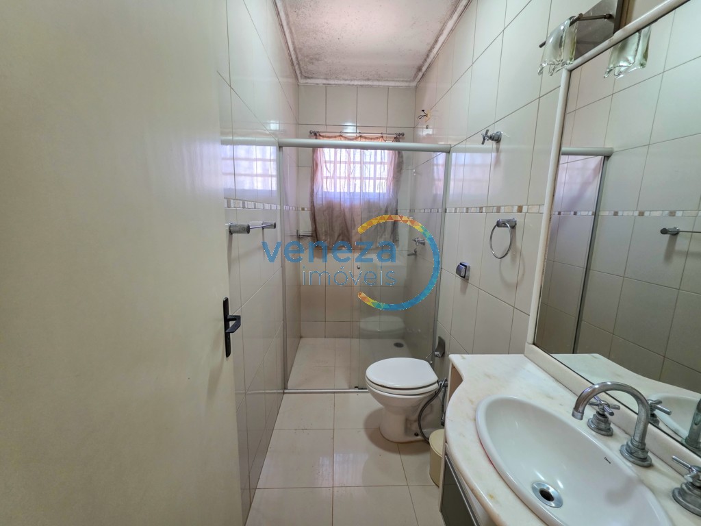 Casa Residencial para locação no bairro Jamaica de Londrina com 205m<sup>2</sup> útil, 3 quartos, 2 vagas de garagem