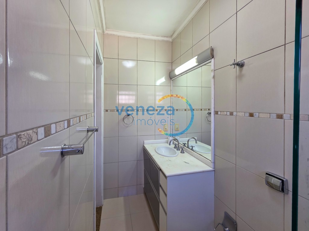 Casa Residencial para locação no bairro Jamaica de Londrina com 205m<sup>2</sup> útil, 3 quartos, 2 vagas de garagem