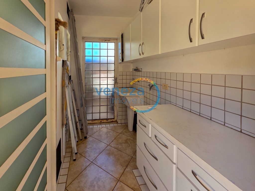 Casa Residencial para locação no bairro Jamaica de Londrina com 205m<sup>2</sup> útil, 3 quartos, 2 vagas de garagem