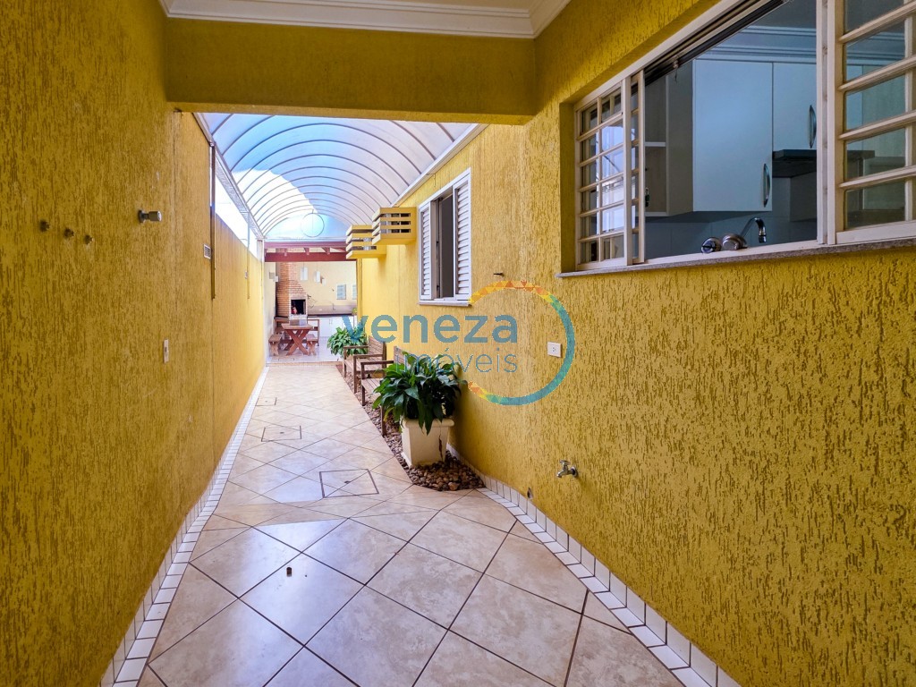 Casa Residencial para locação no bairro Jamaica de Londrina com 205m<sup>2</sup> útil, 3 quartos, 2 vagas de garagem