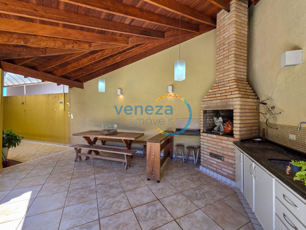 Casa Residencial para locação no bairro Jamaica de Londrina com 205m<sup>2</sup> útil, 3 quartos, 2 vagas de garagem