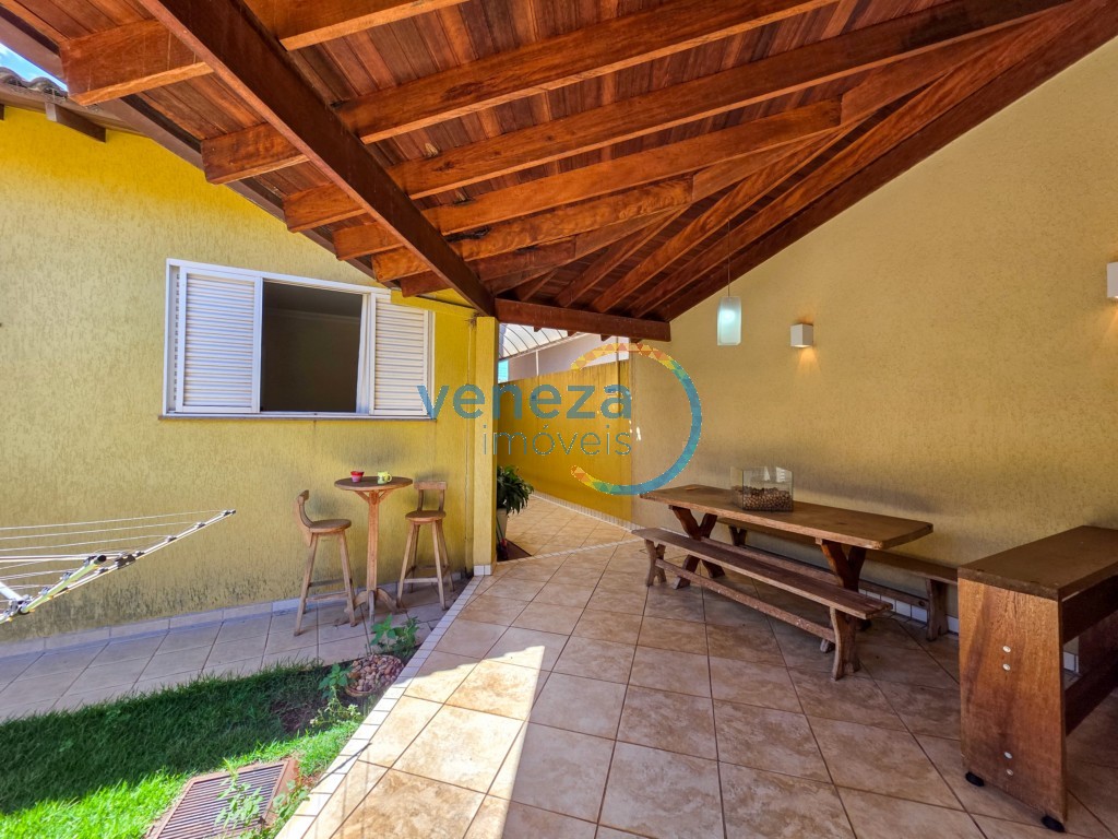 Casa Residencial para locação no bairro Jamaica de Londrina com 205m<sup>2</sup> útil, 3 quartos, 2 vagas de garagem