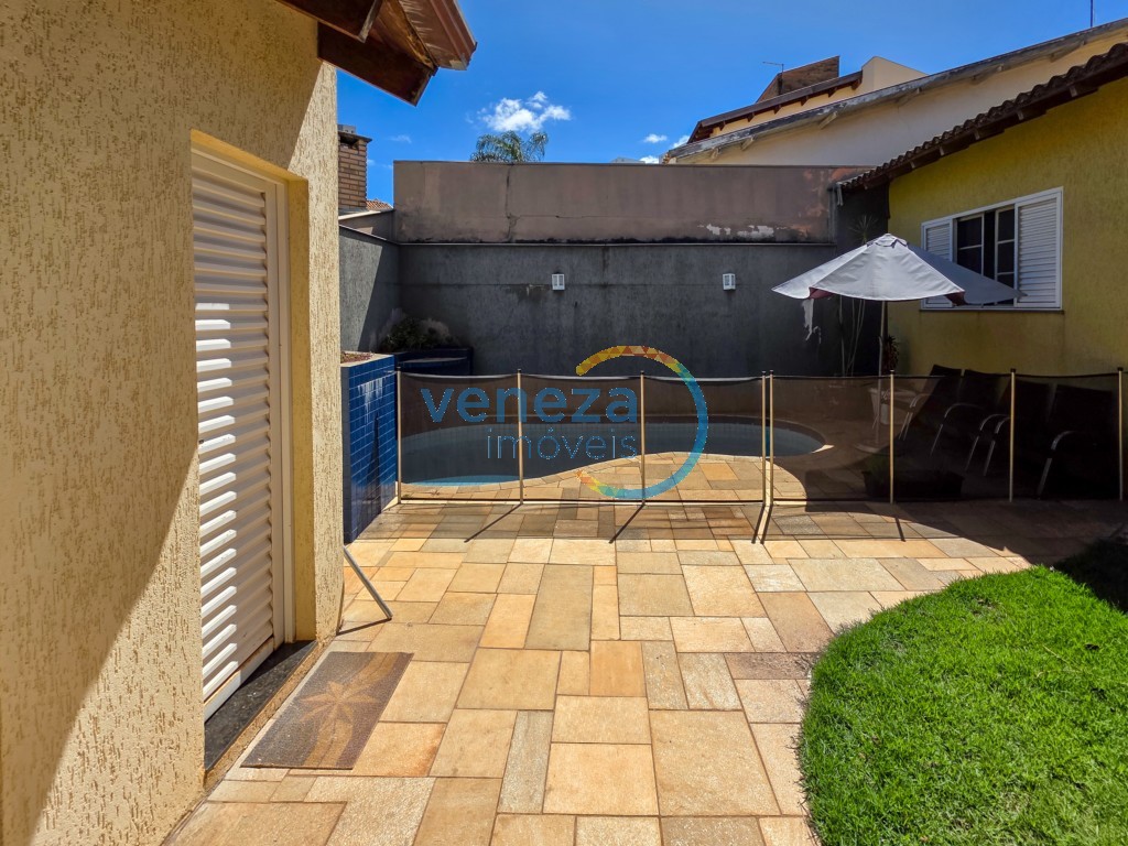 Casa Residencial para locação no bairro Jamaica de Londrina com 205m<sup>2</sup> útil, 3 quartos, 2 vagas de garagem