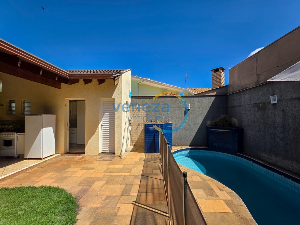 Casa Residencial para locação no bairro Jamaica de Londrina com 205m<sup>2</sup> útil, 3 quartos, 2 vagas de garagem