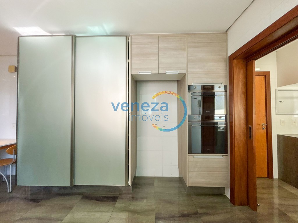 Apartamento à venda no bairro Gleba Palhano de Londrina com 285.81m<sup>2</sup> útil, 3 quartos, 4 vagas de garagem