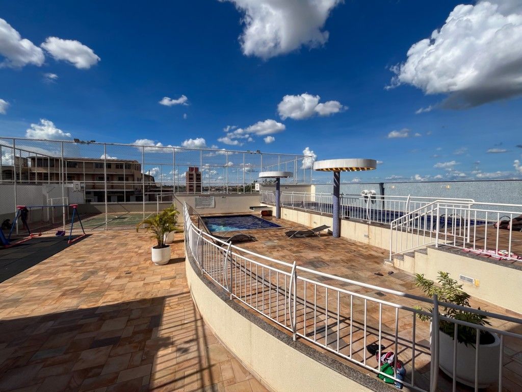 Apartamento para locação no bairro Centro de Londrina com 70.6m<sup>2</sup> útil, 3 quartos, 2 vagas de garagem