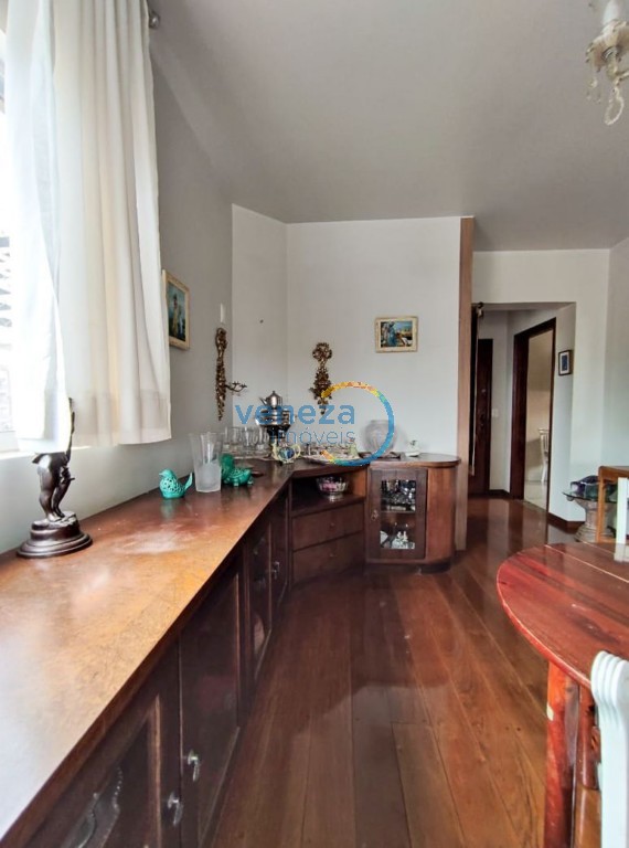 Apartamento à venda no bairro Centro de Londrina com 141m<sup>2</sup> útil, 3 quartos, 2 vagas de garagem