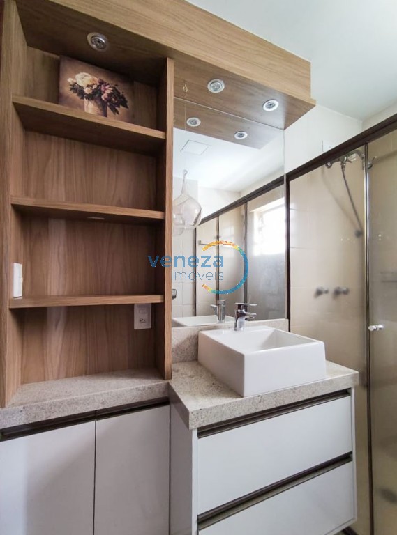 Apartamento à venda no bairro Centro de Londrina com 141m<sup>2</sup> útil, 3 quartos, 2 vagas de garagem