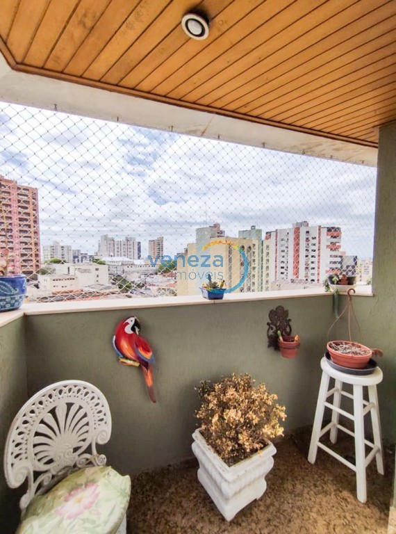 Apartamento à venda no bairro Centro de Londrina com 141m<sup>2</sup> útil, 3 quartos, 2 vagas de garagem