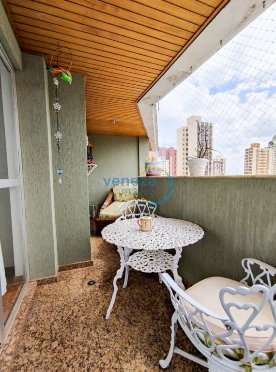 Apartamento à venda no bairro Centro de Londrina com 141m<sup>2</sup> útil, 3 quartos, 2 vagas de garagem