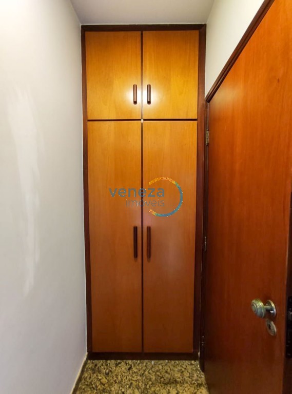 Apartamento à venda no bairro Centro de Londrina com 141m<sup>2</sup> útil, 3 quartos, 2 vagas de garagem