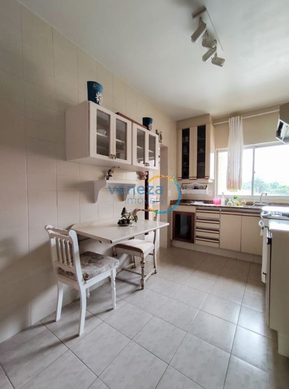 Apartamento à venda no bairro Centro de Londrina com 141m<sup>2</sup> útil, 3 quartos, 2 vagas de garagem