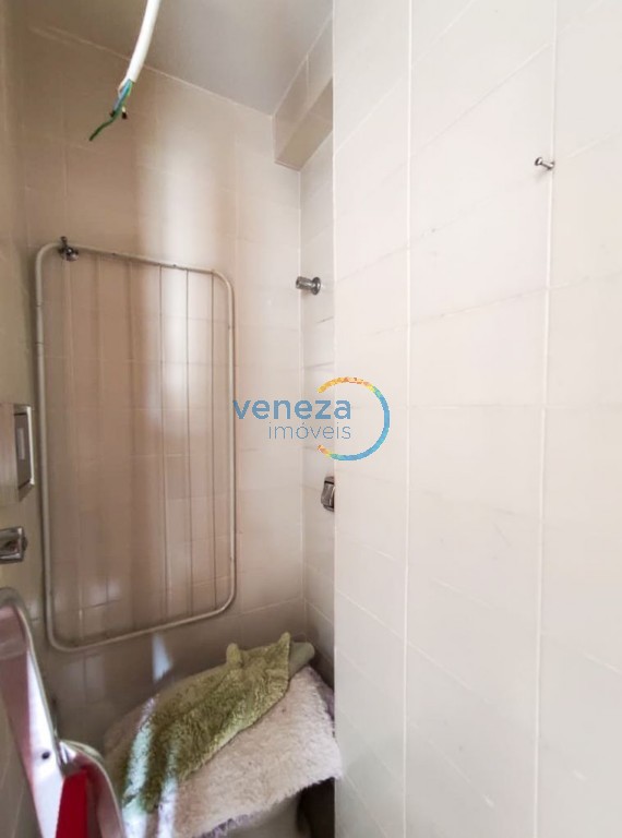 Apartamento à venda no bairro Centro de Londrina com 141m<sup>2</sup> útil, 3 quartos, 2 vagas de garagem