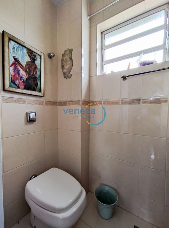 Apartamento à venda no bairro Centro de Londrina com 141m<sup>2</sup> útil, 3 quartos, 2 vagas de garagem