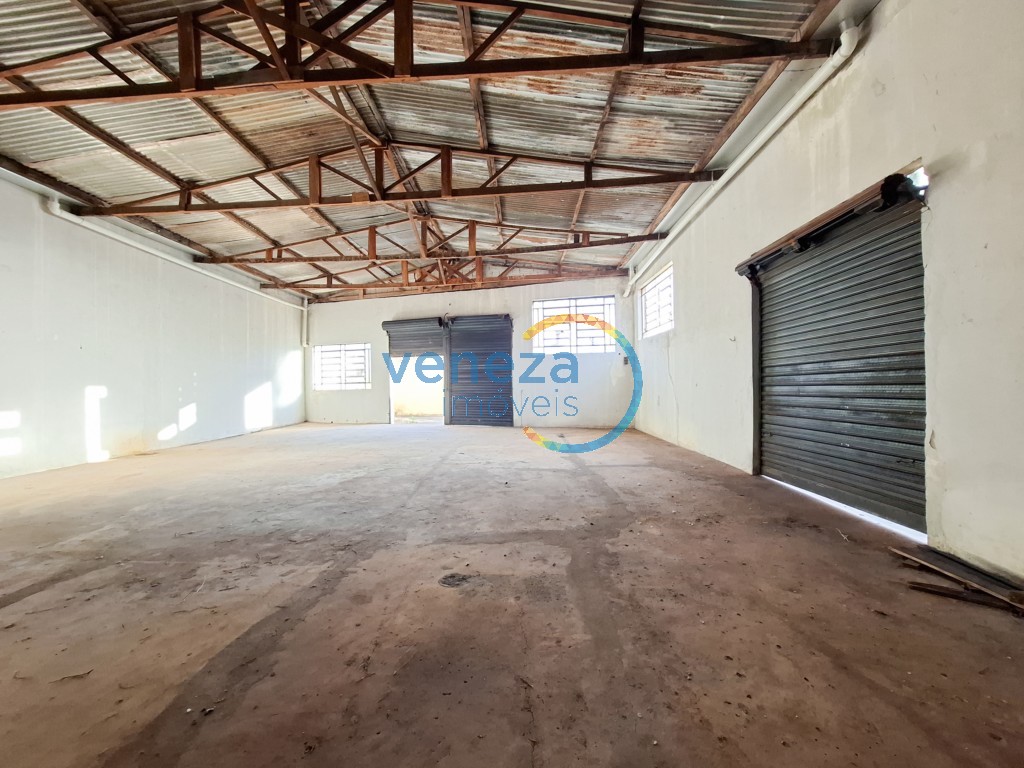 Barracão para locação no bairro Sabara de Londrina com 281.75m<sup>2</sup> útil