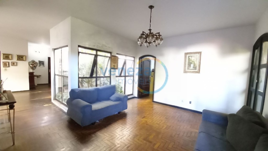 Casa Residencial para venda no Centro em Rolandia com 266m² por R$
                                                                                                                                                800.000,00                                                                                                                                        