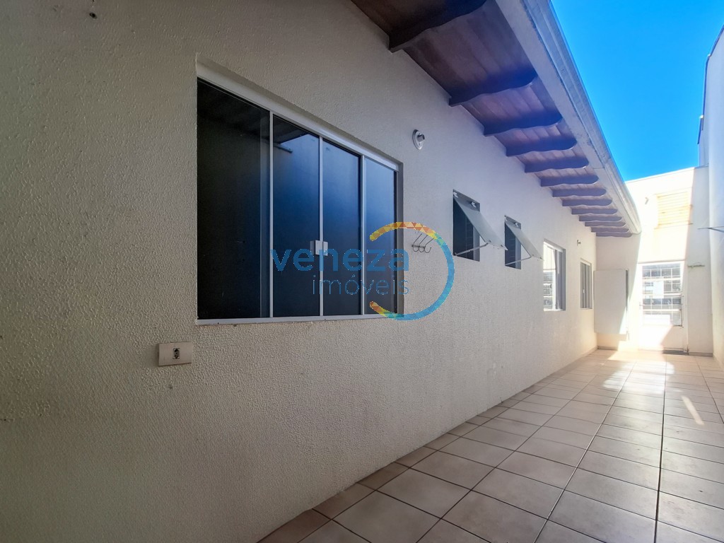 Casa Residencial à venda no bairro Piza de Londrina com 84.33m<sup>2</sup> útil, 3 quartos, 1 vaga de garagem