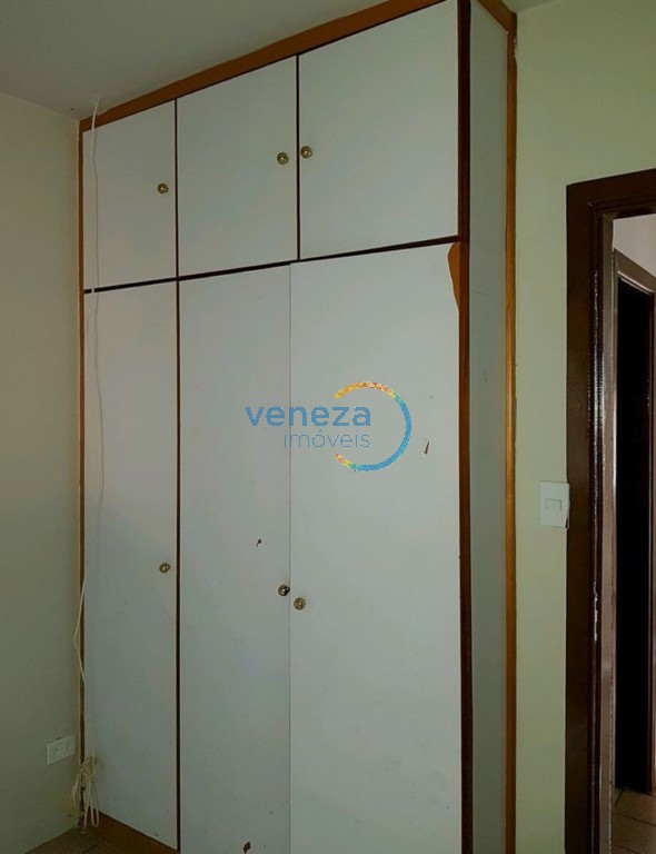 Casa Residencial à venda no bairro Parigot de Souza de Londrina com 101.72m<sup>2</sup> útil, 2 quartos, 4 vagas de garagem