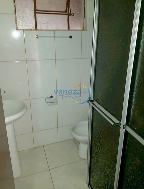 Casa Residencial à venda no bairro Parigot de Souza de Londrina com 101.72m<sup>2</sup> útil, 2 quartos, 4 vagas de garagem