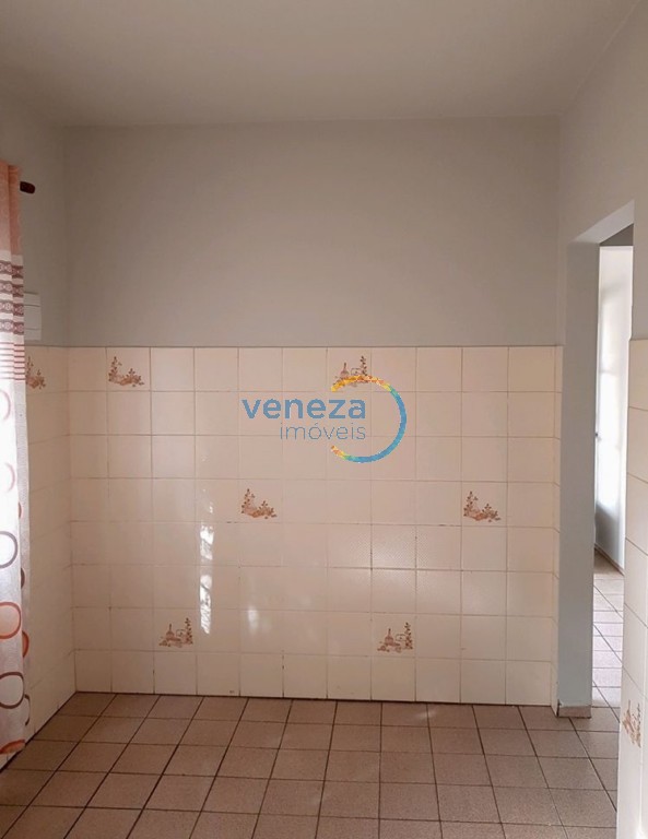 Casa Residencial à venda no bairro Parigot de Souza de Londrina com 101.72m<sup>2</sup> útil, 2 quartos, 4 vagas de garagem