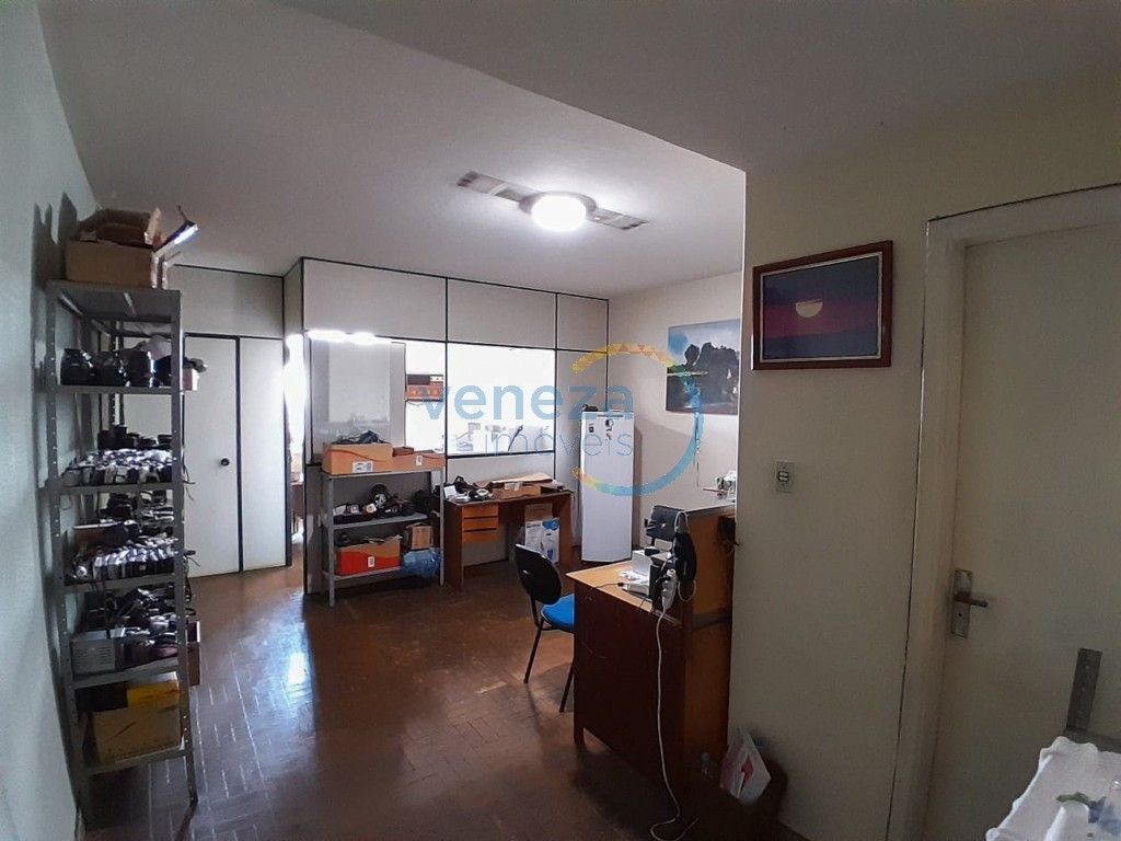 Sala para locacao no Centro em Londrina com 43,2m² por R$ 937,50